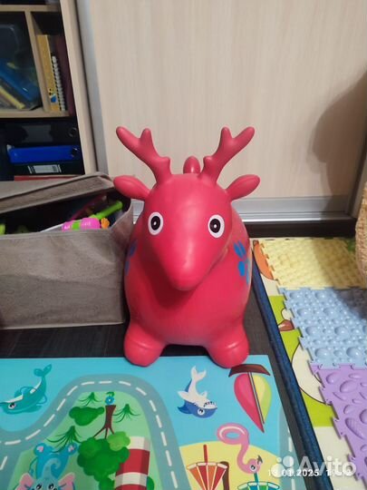 Надувной попрыгун олень