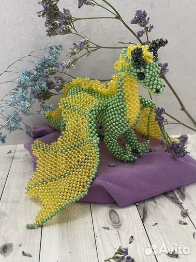 Дракон из бисера, амигуруми ручной работы (брелок)
