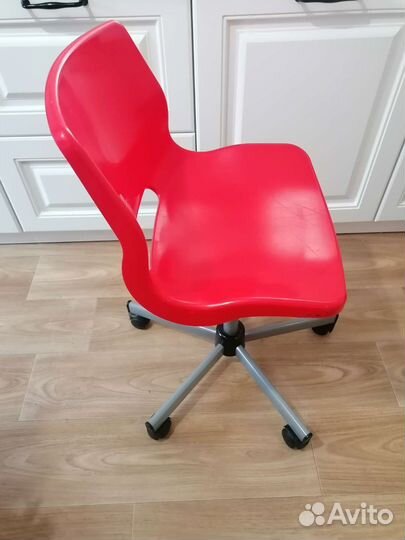 Стул на колесикахикеа. Привезу бесплатно