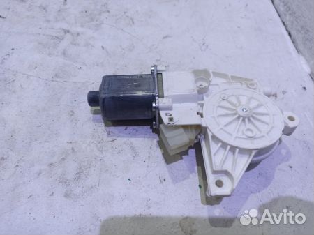 Моторчик переднего левого стеклоподъемника