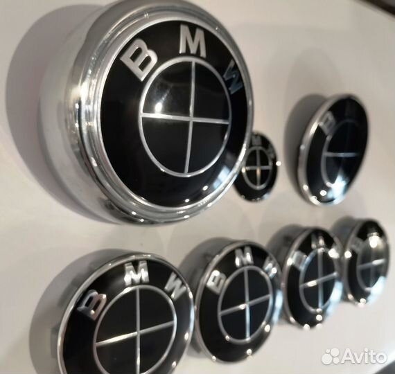 Комплект эмблем BMW Black X6 E71 с подиумом