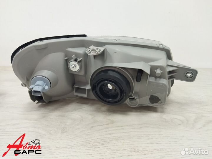 Фара левая/правая Hyundai Accent