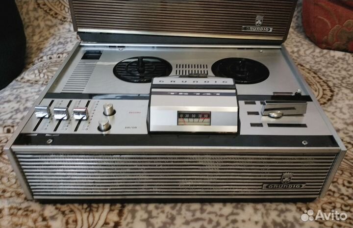 Катушечный магнитофон Grundig