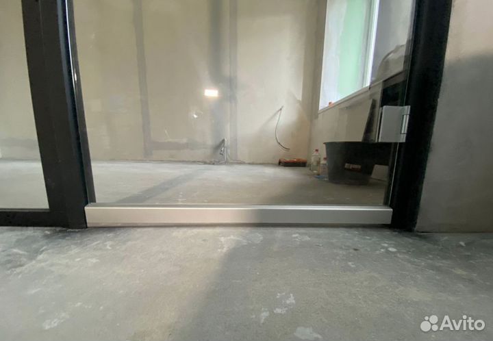 Стеклянная перегородка