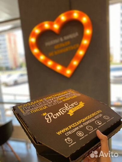 Кафе с точкой доставки пиццы и суши 