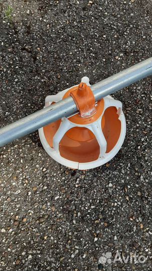 Кормушки,трубы,клетки для птицы