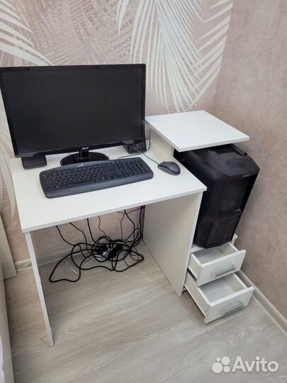 Компьютерный стол с нишей для пк белый