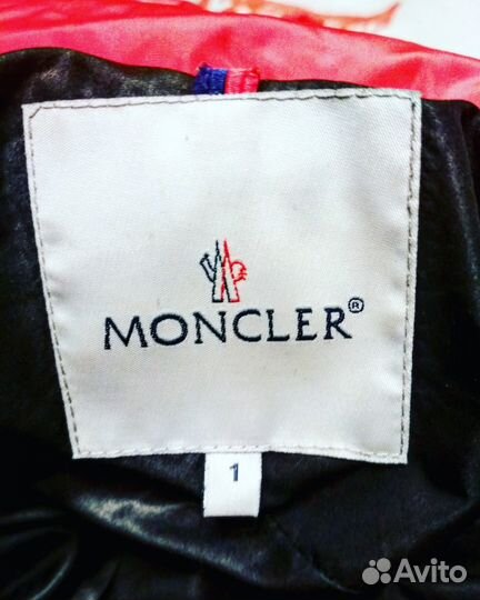 Пуховик Moncler с опушкой из енота (красный)