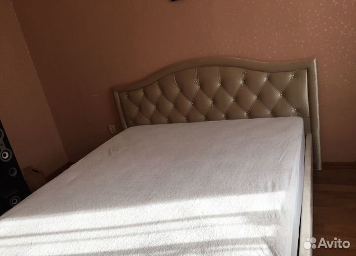 Кровать с ПМ 200*180 Carolina