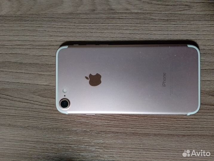 Телефон iPhone 7