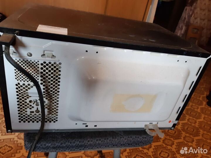 Тарелки И микроволновка рабочая