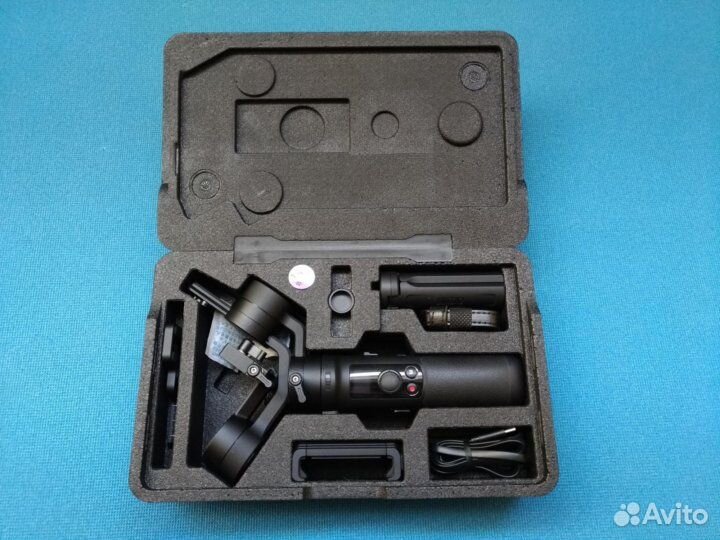 Трехосевой стабилизатор Zhiyun Crane-M2