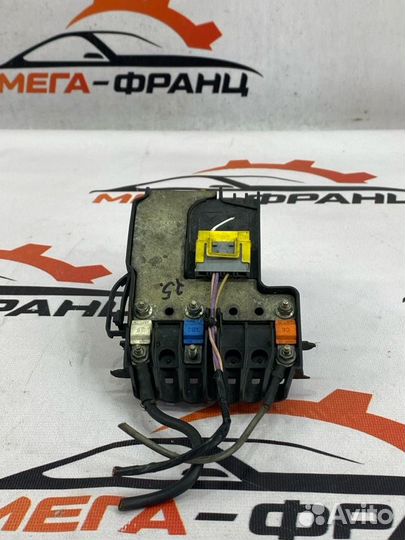 Блок предохранителей под капот передний Peugeot