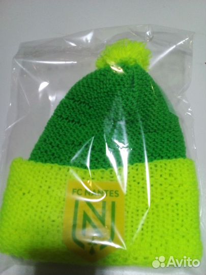 Декоративные футбольные вязанные шапочки