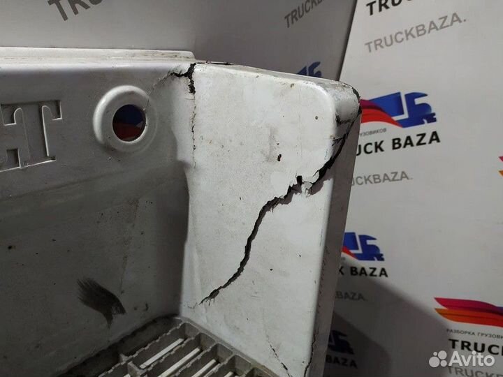 Корпус подножек правый Renault Magnum