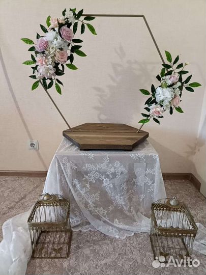 Подставка под торт с аркой свадебная