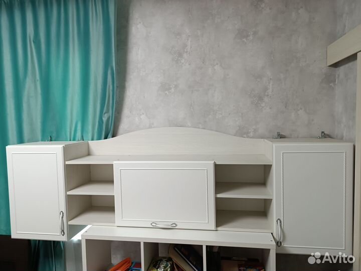 Ящик-полка навесная