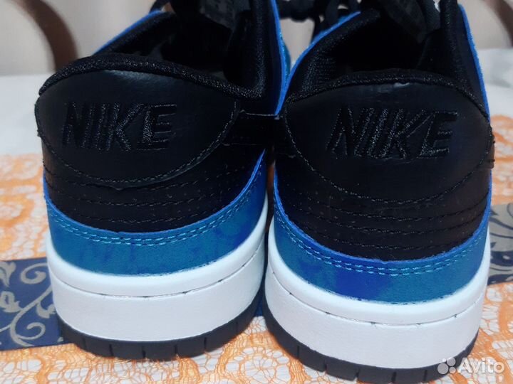 Кроссовки женские