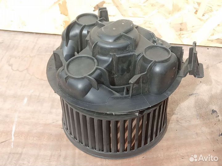 Моторчик печки Renault Logan