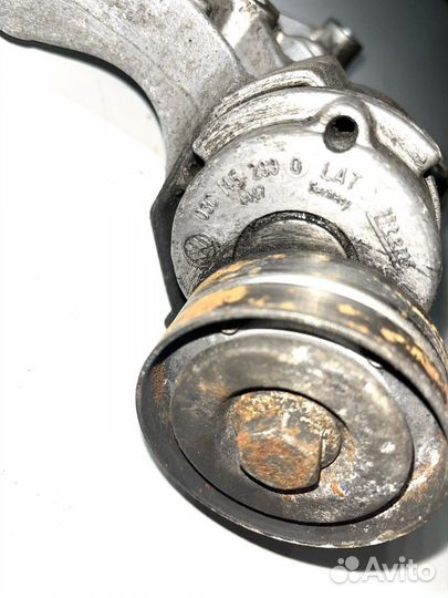 Конштейн компрессора кондиционера VW Golf 6