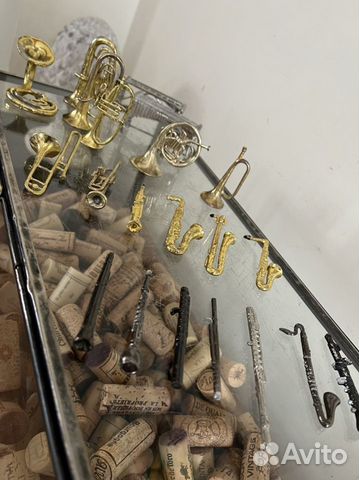 Музыкальные инструменты миниатюра. Испания