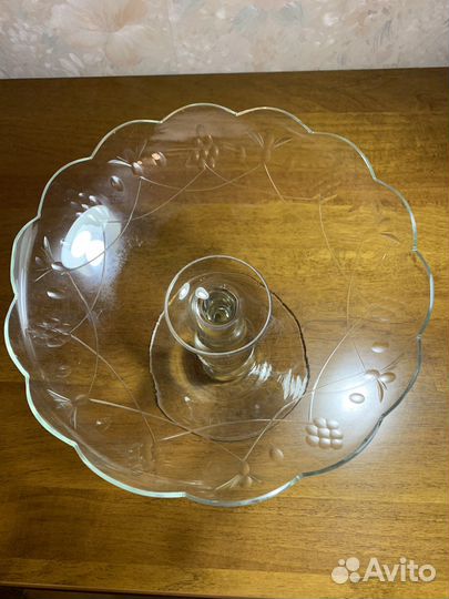 Ваза для фруктов на ножке