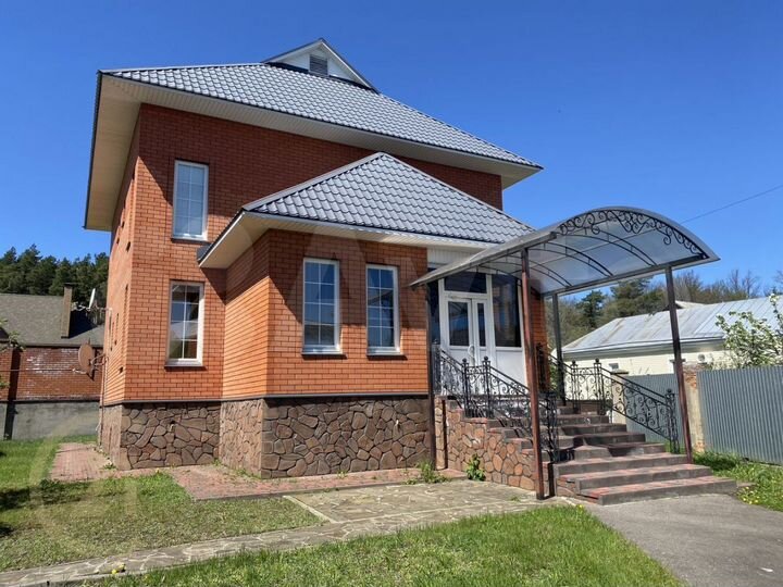 Коттедж 215,7 м² на участке 13 сот.