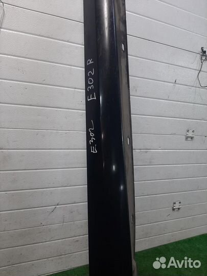 Накладка порога правого наружная Mercedes Benz C