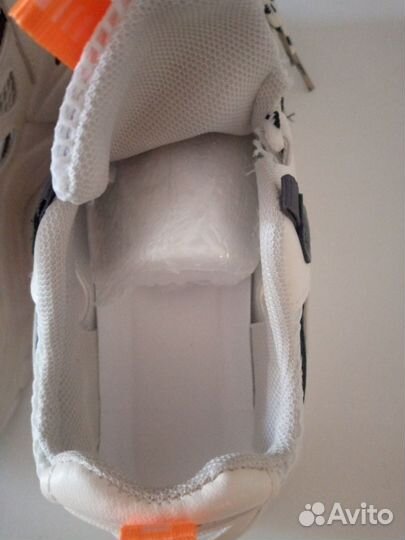 Продам кроссовки