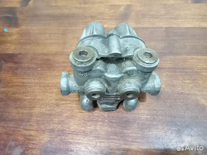 Клапан тормозной воздушный Baw Fenix