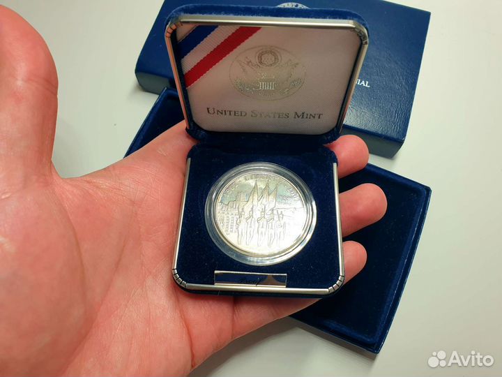 США 1 доллар монета 2002 серебро