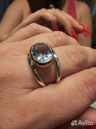 Кольцо с голубым топазом. Серебро