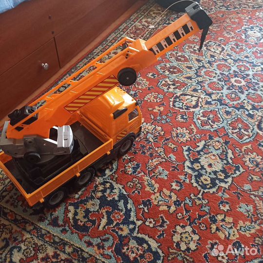 Подъемный кран игрушка