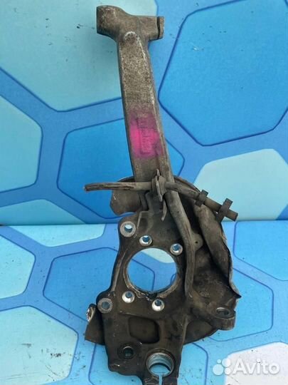 Кулак поворотный передний левый 8K0407253R