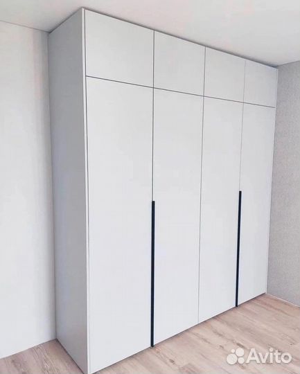 Белый шкаф