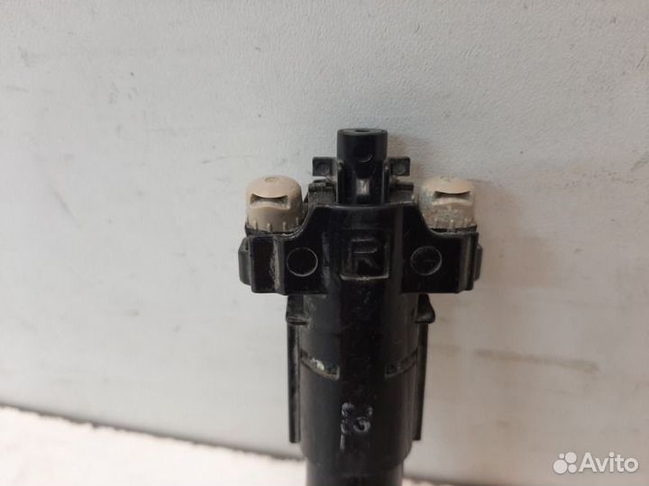 Форсунка омывателя передняя правая Lexus Lx 3