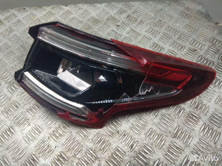 Фонарь задний наружный правый Nissan Qashqai J11