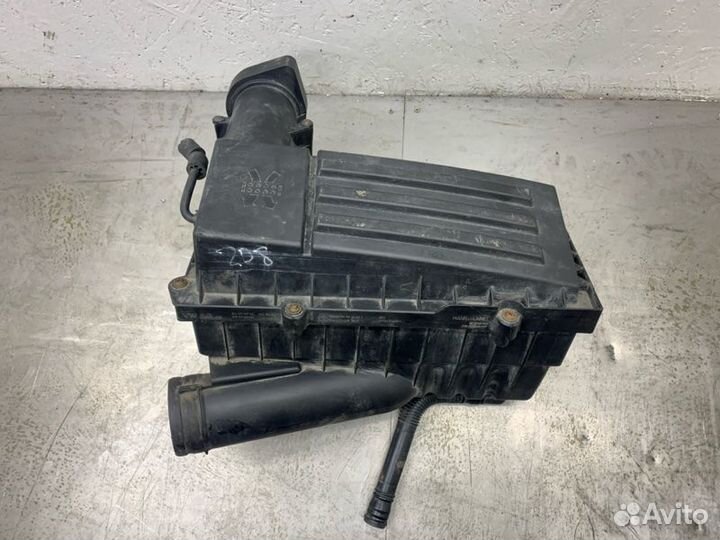 Корпус воздушного фильтра Volkswagen Touran