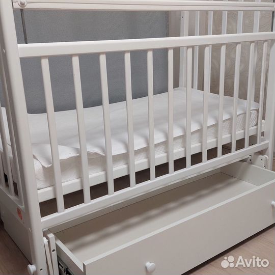 Детская кровать с универсальным маятником