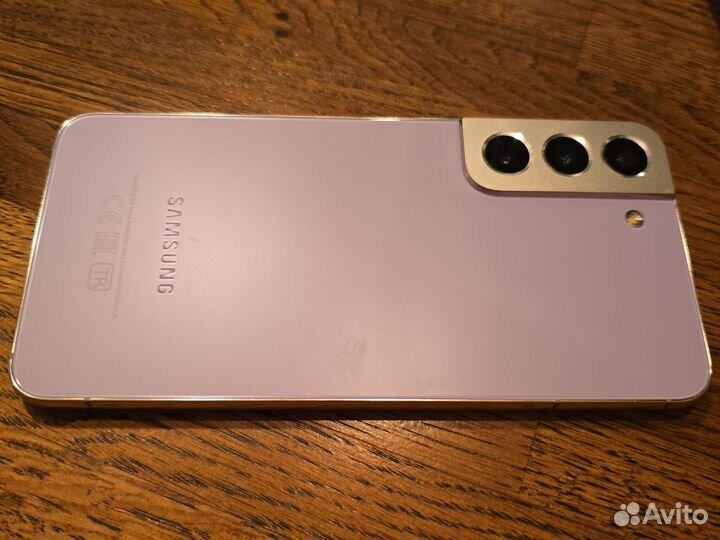 Samsung Galaxy S22, 8/256 ГБ