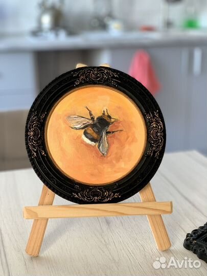 Картина маслом в рамке, шмель, 20 см