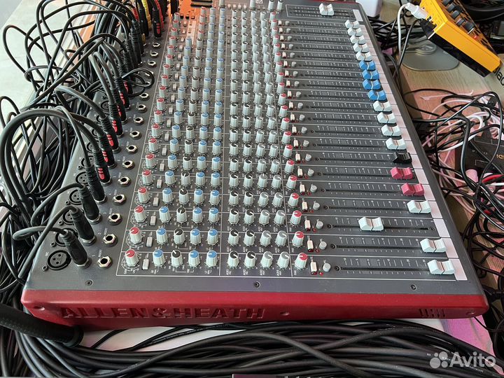 Микшерный пульт Allen & Heath ZED-24