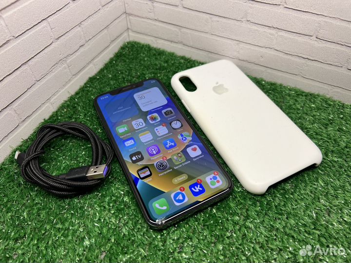 iPhone X, 64 ГБ