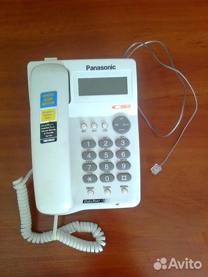 Кнопочный телефон Panasonic