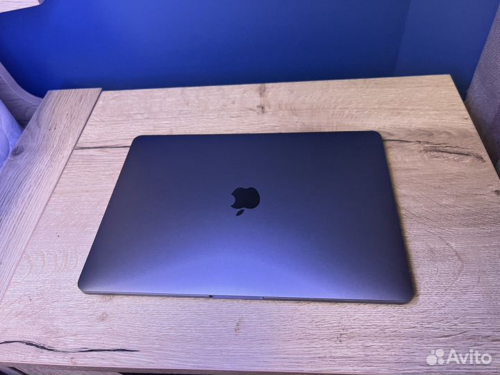 Apple MacBook Pro 13 2017 256 gb 588 циклов