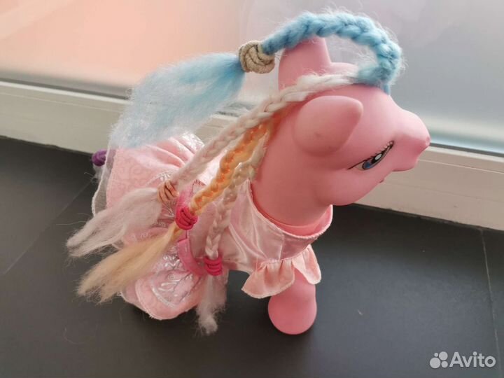 Пони Маруся в платье