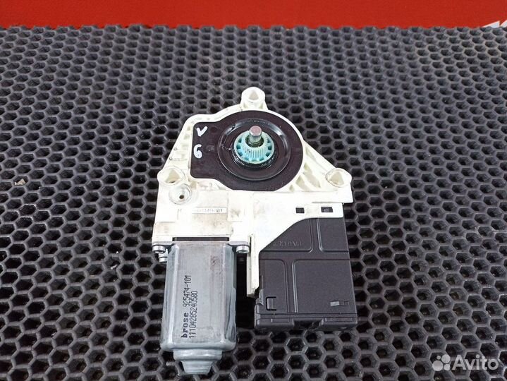 Моторчик стеклоподъемника Volvo FH