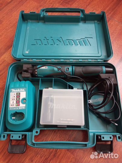 Аккумуляторная атвертка makita