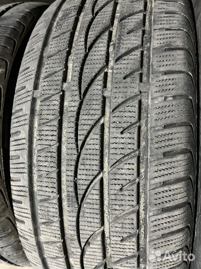 Powertrac SnowStar 215/55 R17 98H