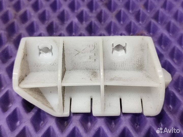 Крепление бампера заднее правое Nissan Dualis